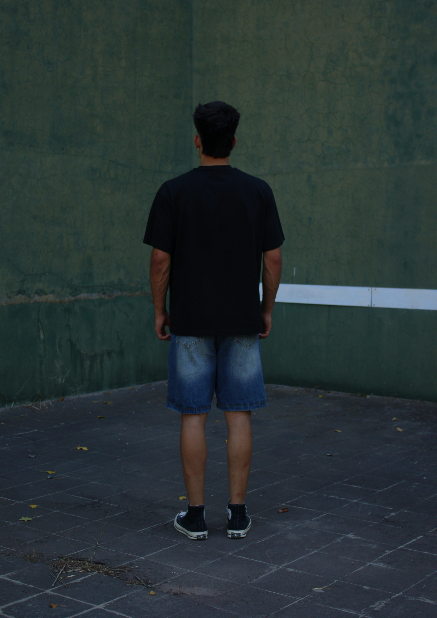 BASIC BLACK TEE