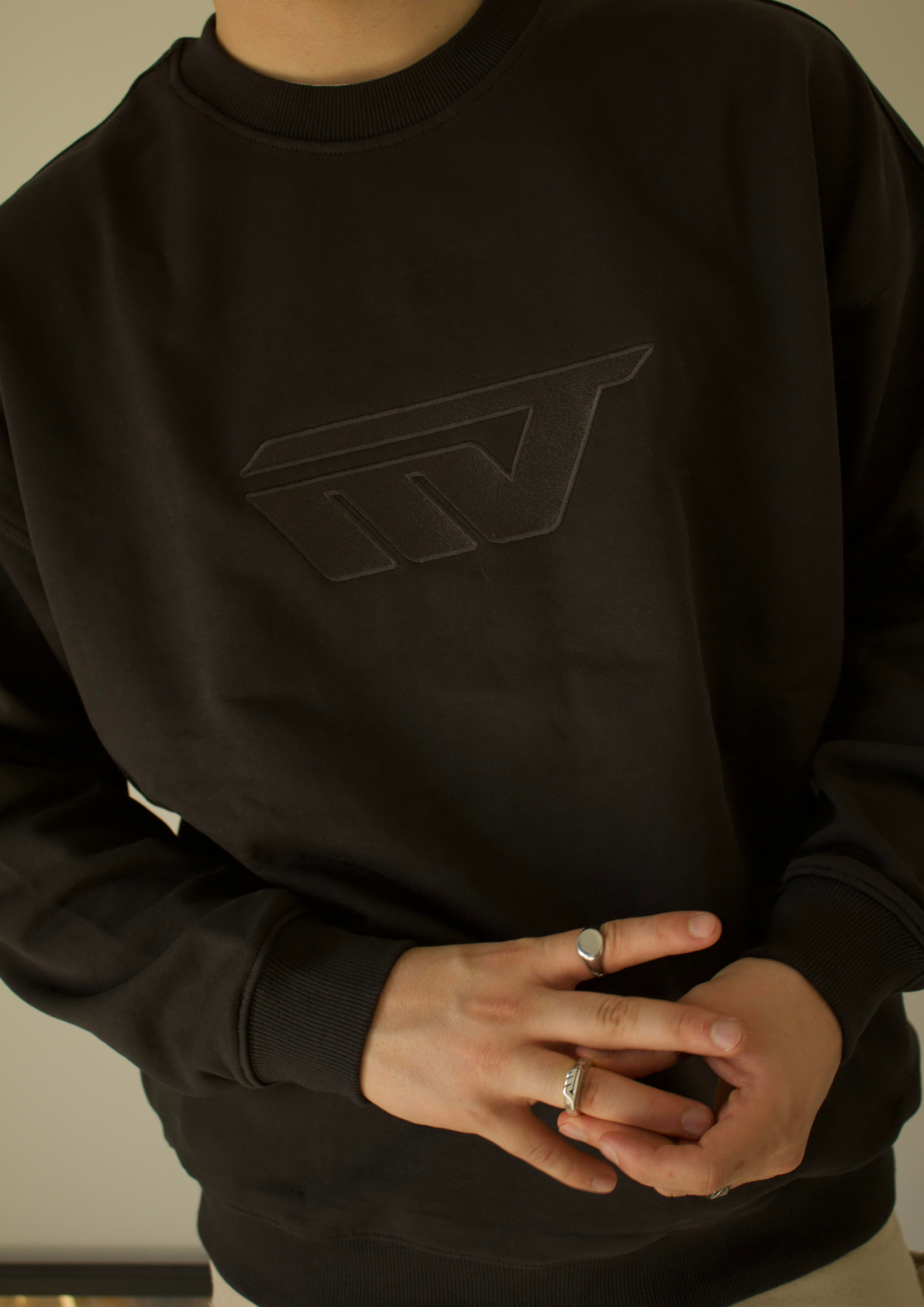 MVT DARK GREY CREWNECK
