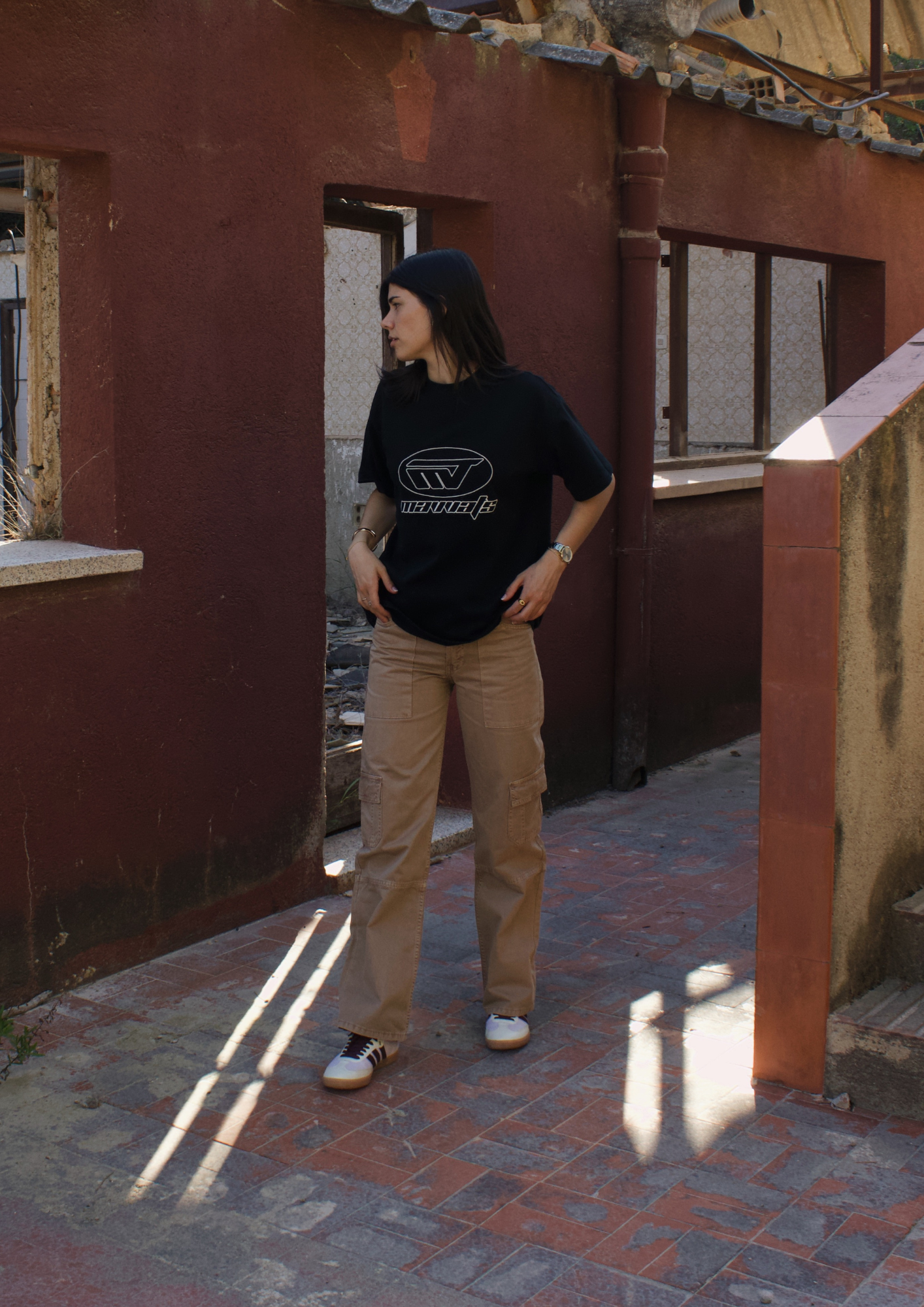 BASIC BLACK TEE