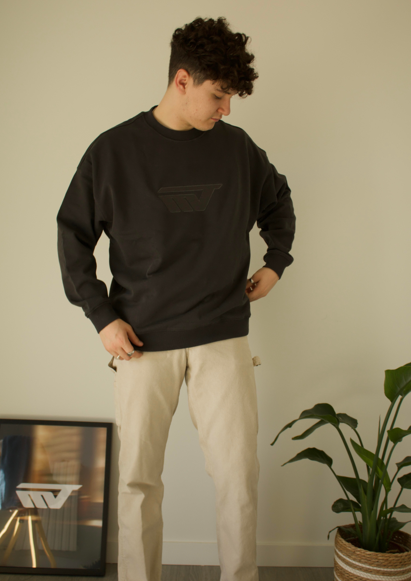MVT DARK GREY CREWNECK