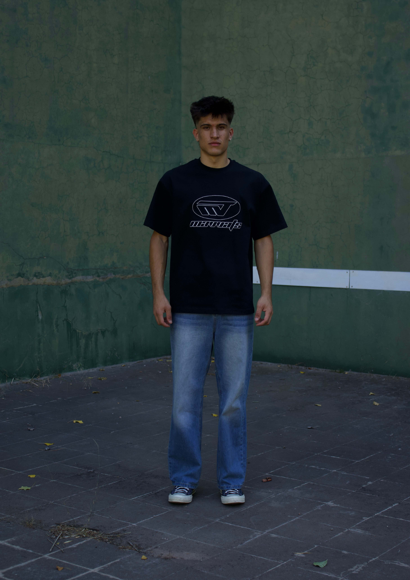 BASIC BLACK TEE